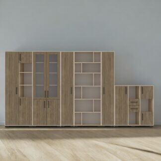 Открытый шкаф с полками